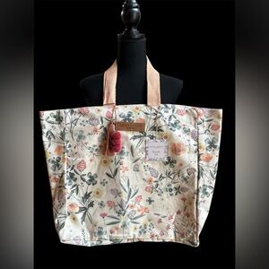 Laura Ashley Floral Reusable Canvas Tote NWT‎ Peach/White/Purple/Green